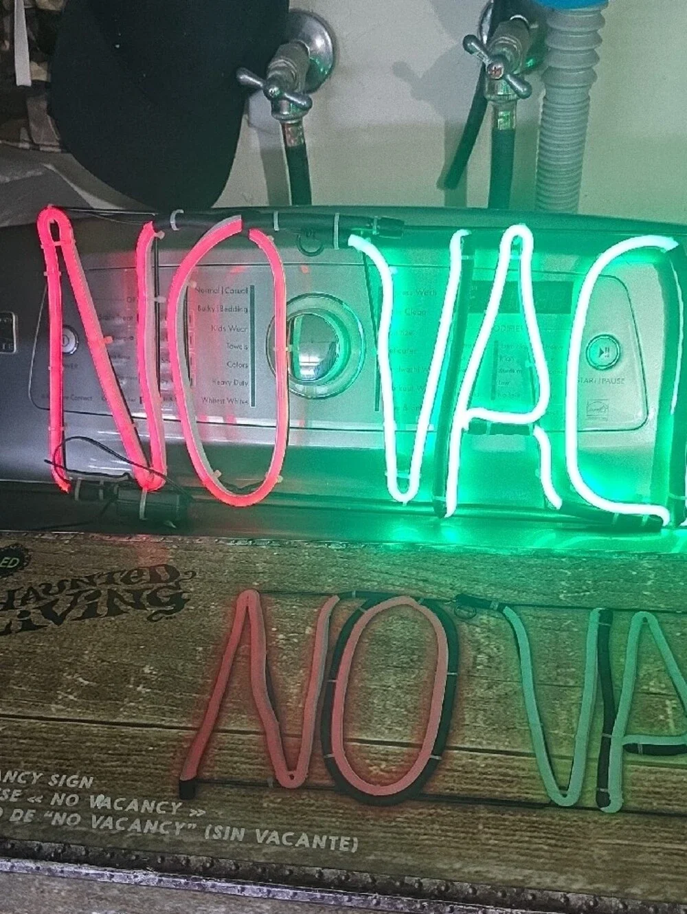 No Vacancy Neon Sign - Red and Green LED Holiday Decor